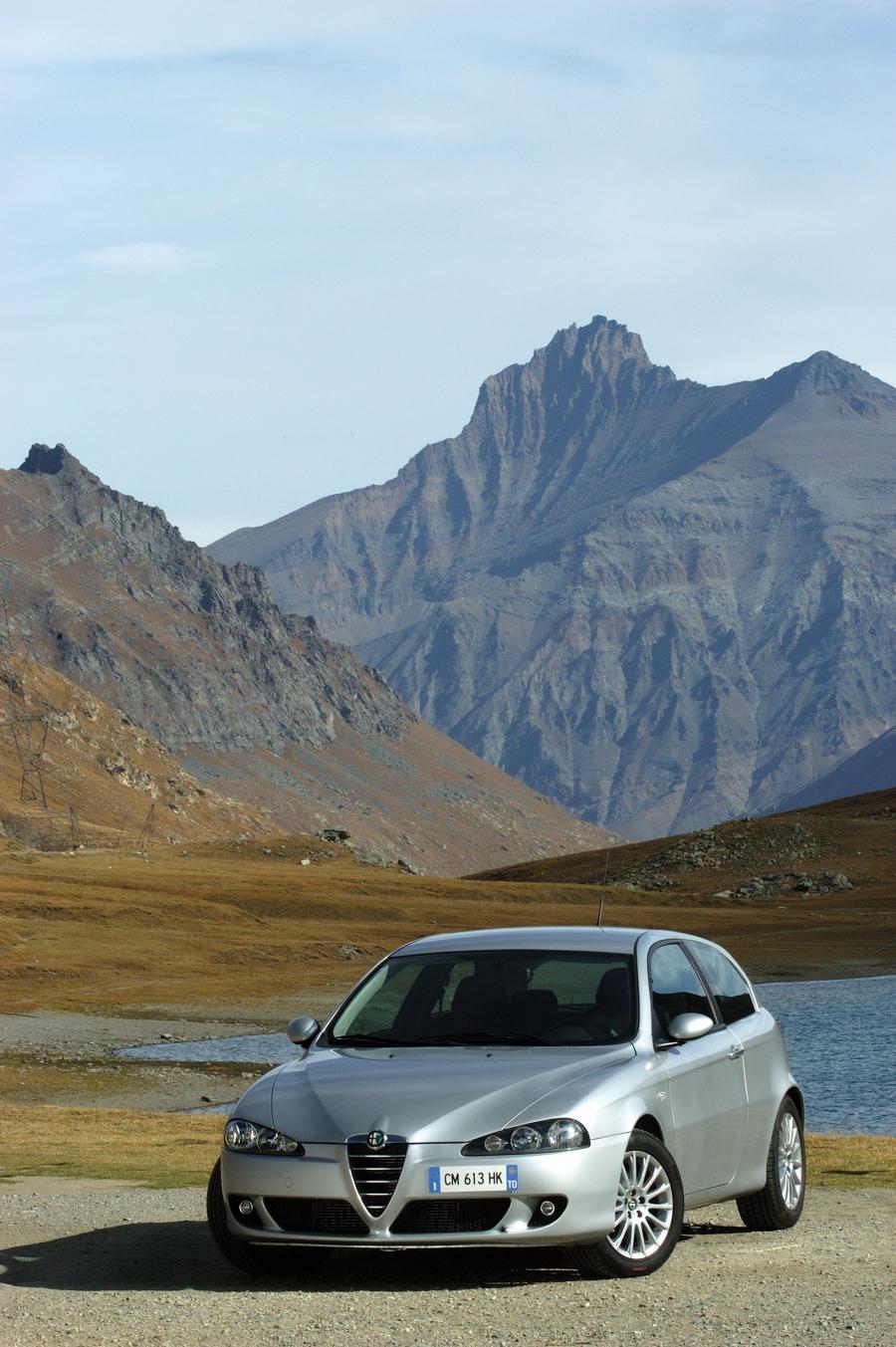  Alfa Romeo 147 3-Door (937A) 2004 года  (фото 4 из 48)